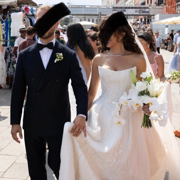 Custom-made wedding gown - Picture 3 of 11